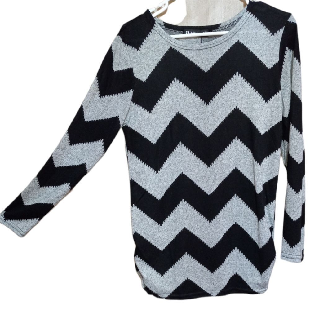 NWT Allegra K poly spandex gray black Chevron essential top, sz M